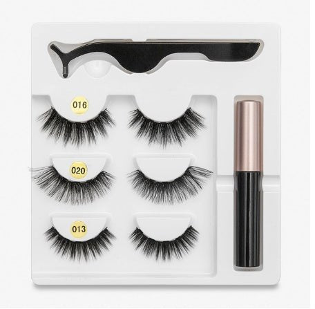 A Pair Of False Eyelashes With Magnets In Fashion - A.L.M
