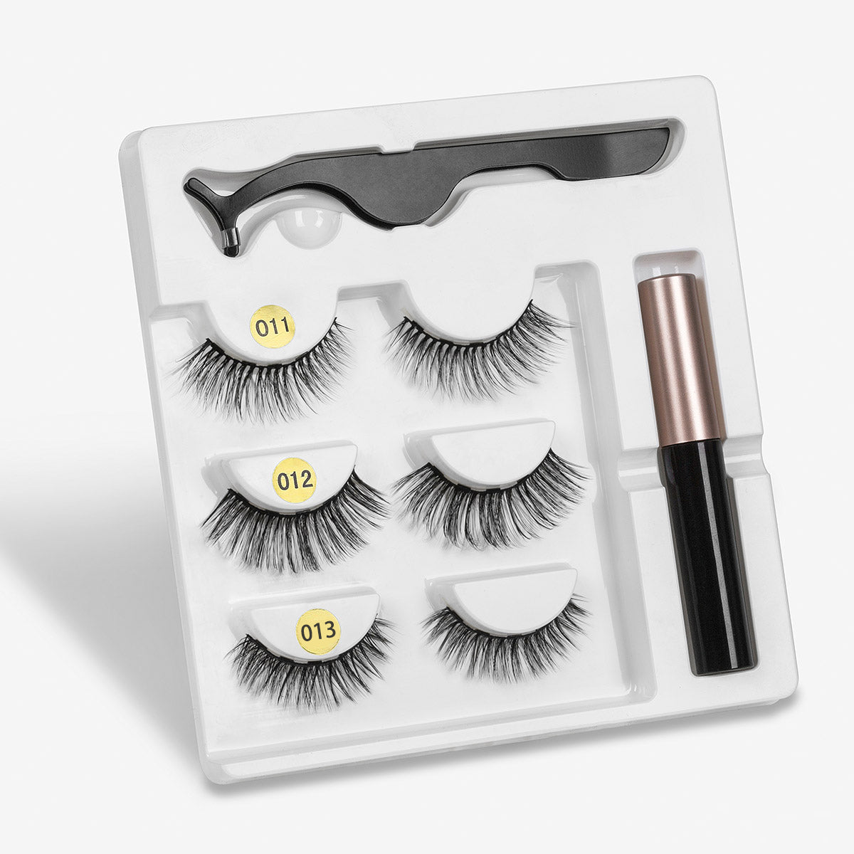 A Pair Of False Eyelashes With Magnets In Fashion - A.L.M