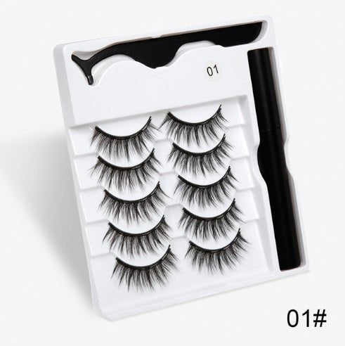 A Pair Of False Eyelashes With Magnets In Fashion - A.L.M