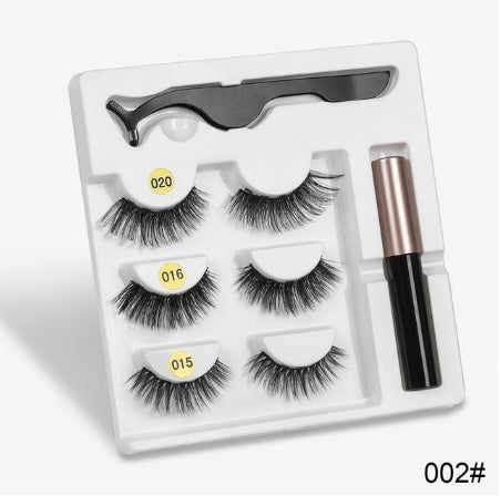 A Pair Of False Eyelashes With Magnets In Fashion - A.L.M